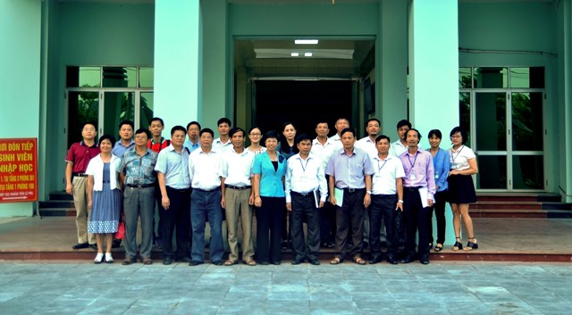 GS. Trần Thanh Hồng - Phó Viện trưởng Viện Khoa học Nông nghiệp Quảng Tây thăm, làm việc tại Trường